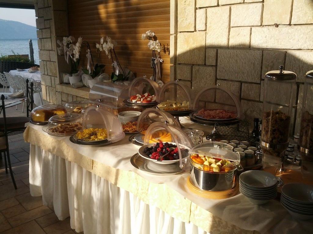 Torre Degli Ulivi Bed & Breakfast Tignale Exterior photo